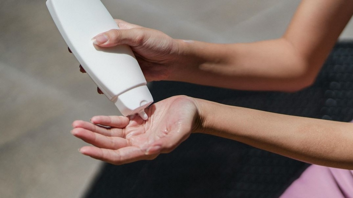 4 Body Lotion Malam untuk Mencerahkan dan Melembapkan, Bikin Kulit Lebih Glowing
