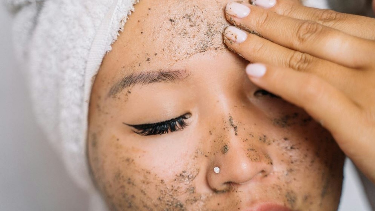 Scrub Wajah Boleh Dipakai Setiap Hari? Ini 6 Pilihan Murah untuk Atasi Kulit Kusam