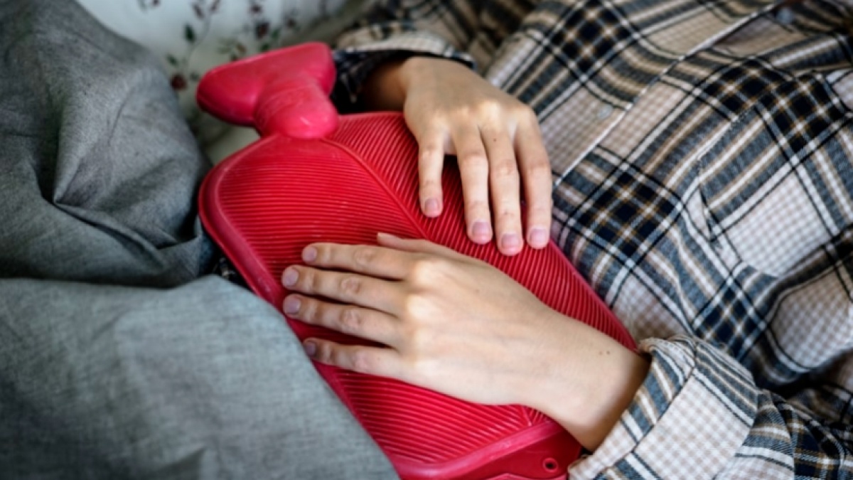 Dari Minum Air Hangat ke Empati Nyata: Cara Baru Mendukung Perempuan Saat Menstruasi
