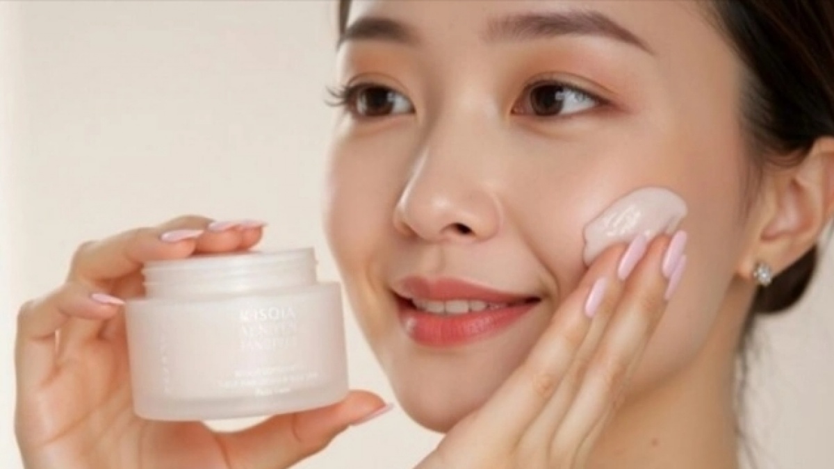 Mengapa Wajah Tetap Terasa Kering dan Tertarik padahal Sudah Rutin Menggunakan Moisturizer?