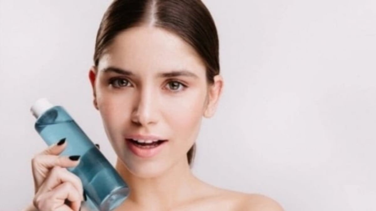Pakai Kapas atau Tangan? Ini Cara Pakai Toner yang Benar Menurut Dokter