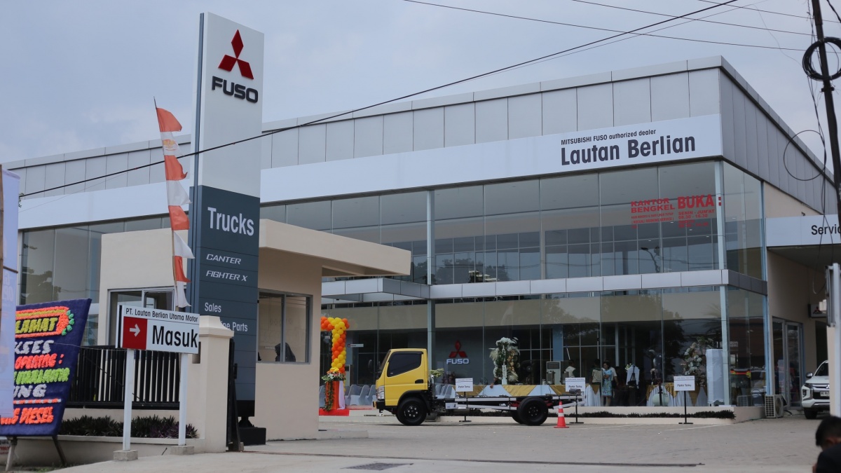 Mitsubishi Fuso Perkuat Jaringan Logistik Sumatera Lewat Relokasi Diler Strategis di Bandar Lampung