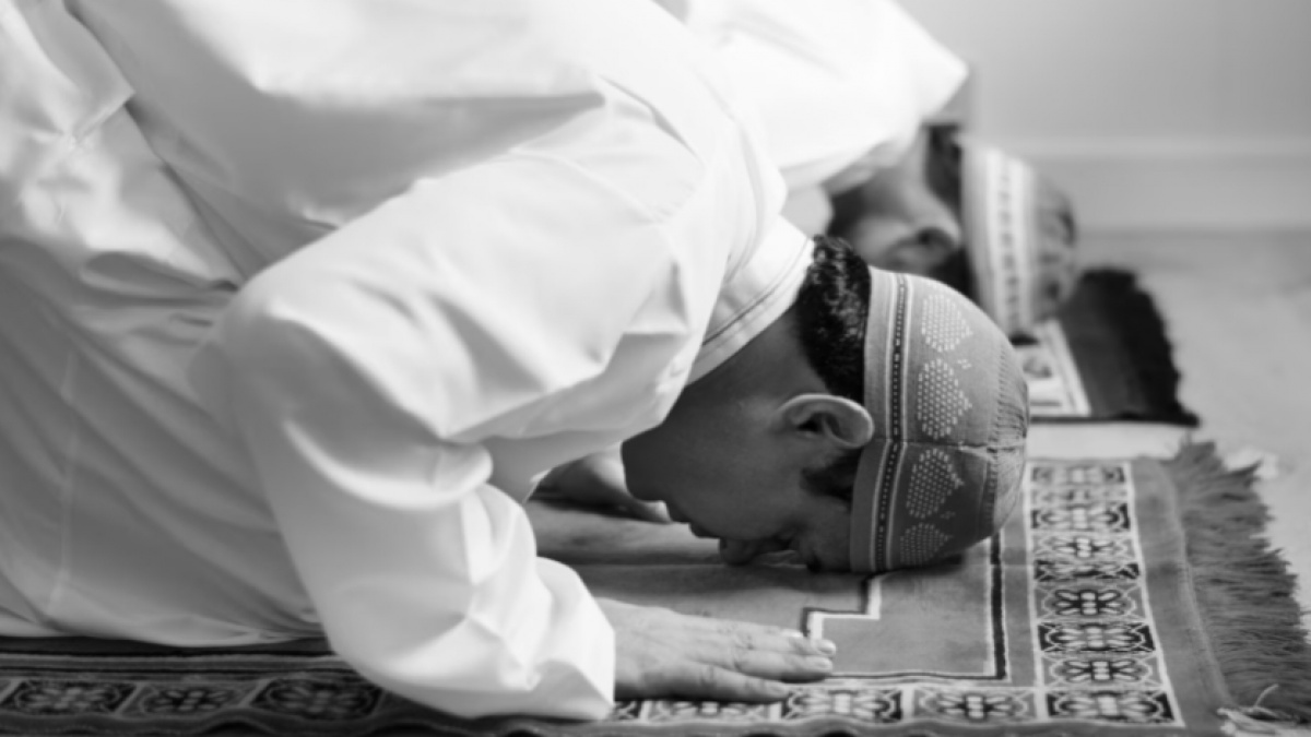 Bolehkah Tarawih di Masjid Lalu Salat Witir di Rumah? Ini Penjelasannya