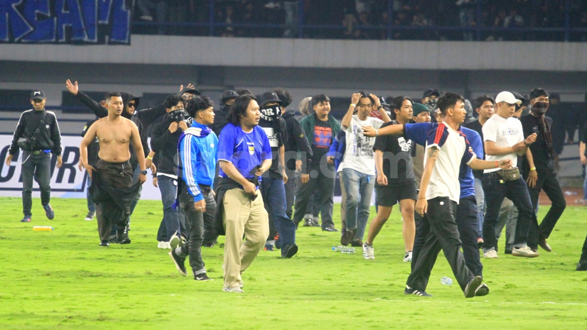 Puji Dukungan Bobotoh, Bojan Hodak Kecewa dengan Oknum yang Turun ke Lapangan