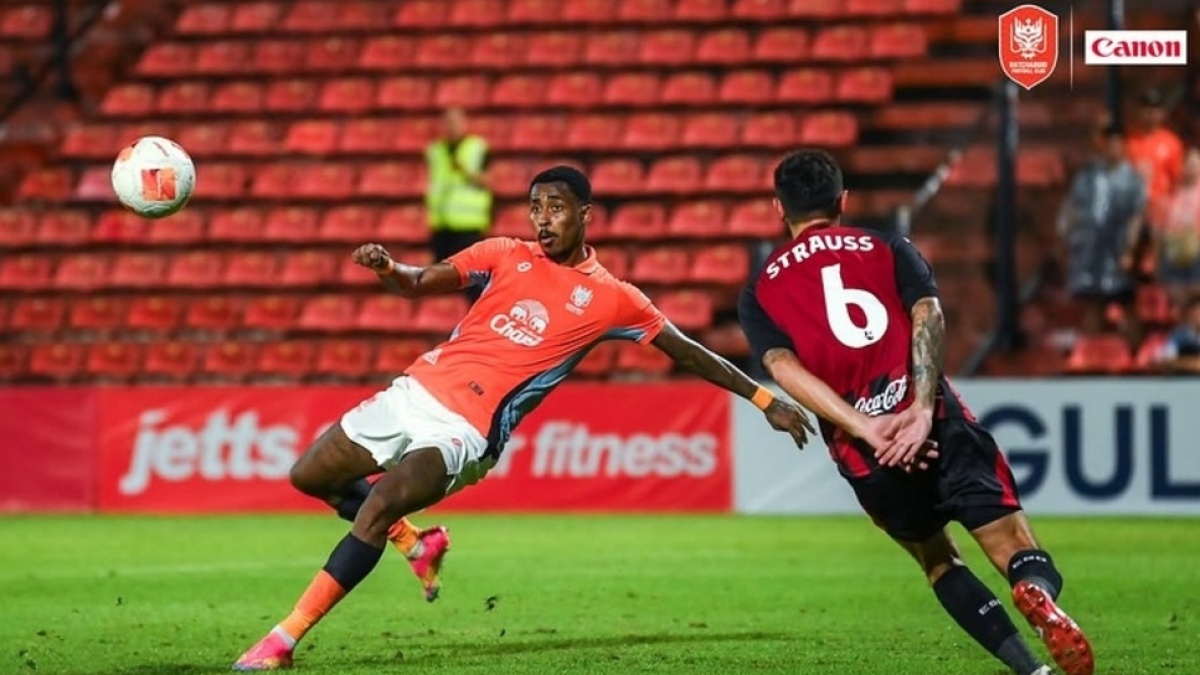 Usai Permalukan Persib, Striker Ratchaburi FC Jadi Korban Rasis, Istri dan Anak Juga Diserang