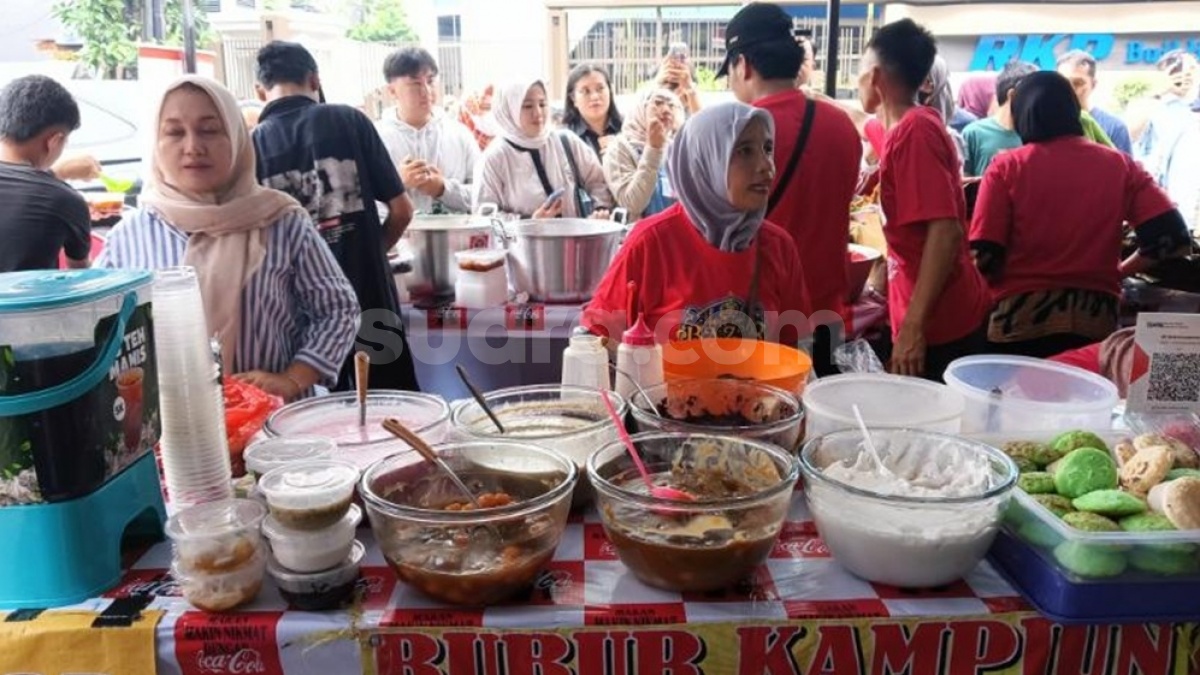 Omzet Pedagang Takjil di Benhil Melejit di Hari Pertama Ramadan