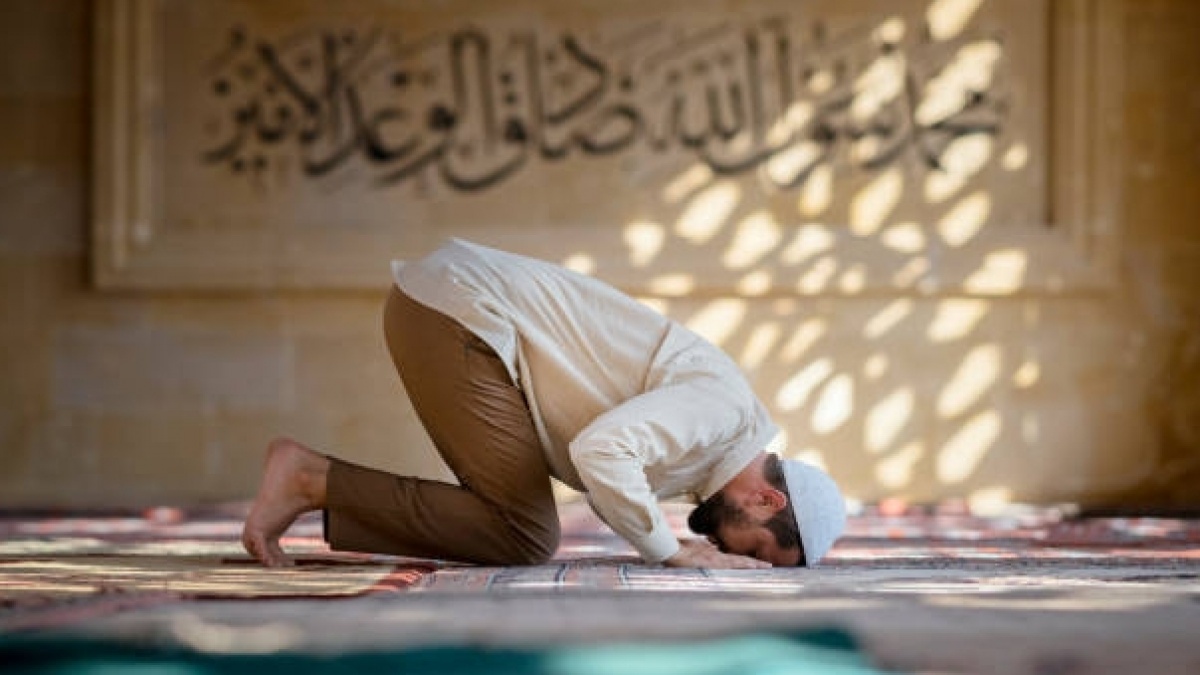 Niat Sholat Tarawih 4 Rakaat Sendiri Lengkap dengan Tata Caranya