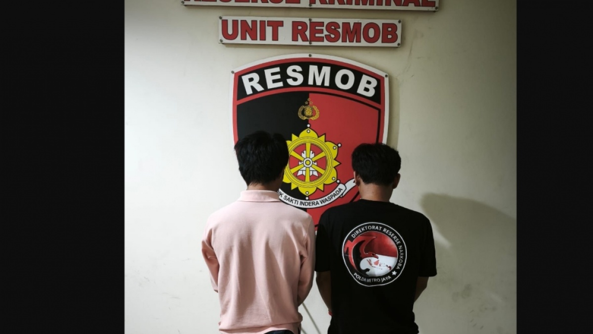 Bergaya Reserse Pakai Pistol Mainan, Dua Polisi Gadungan Peras Jukir di Terminal Depok Ditangkap