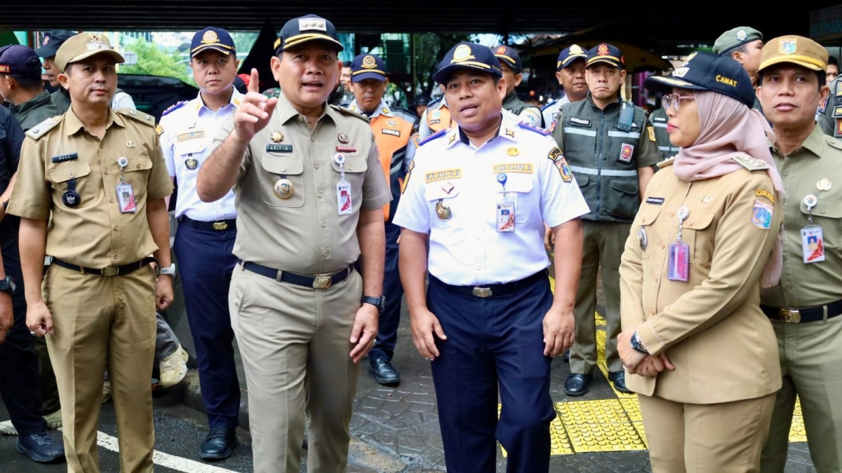 Nekat Jualan di Trotoar Tanah Abang, Wali Kota Ancam PKL Bandel dengan Pidana Ringan!
