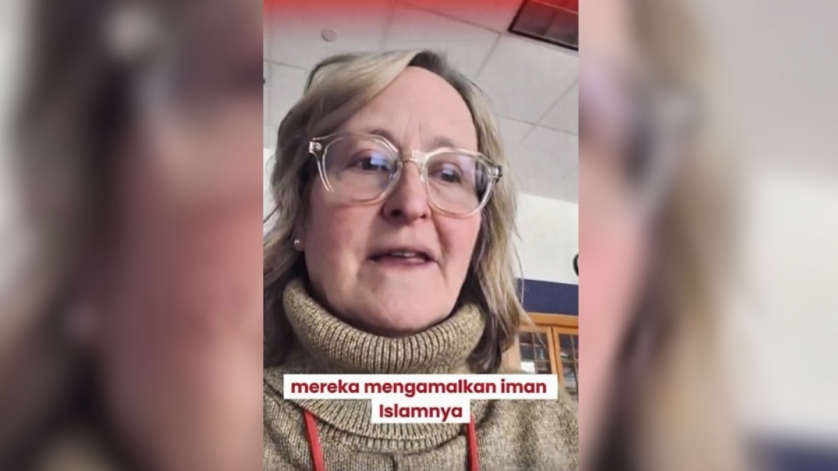 Viral Guru Bule Nangis Lihat 4 Bocah SD Salat di Ruangannya: Ada Simfoni yang Indah