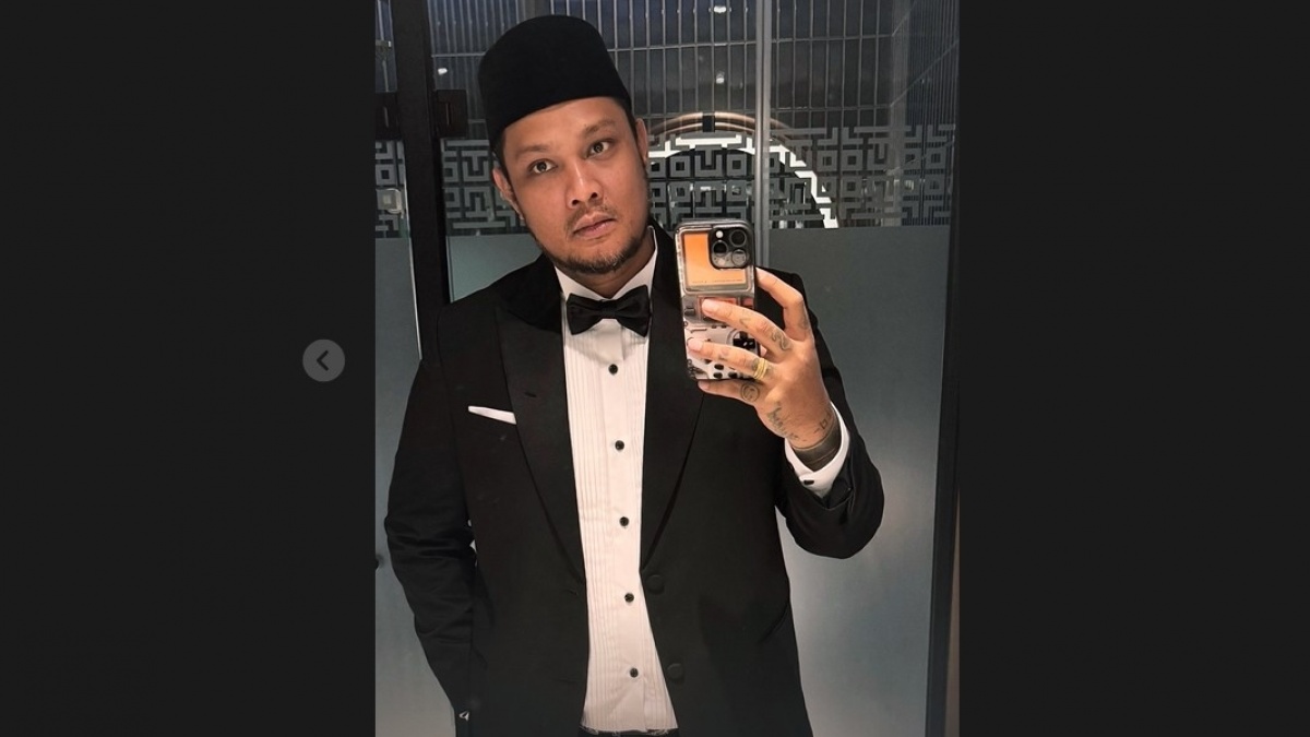 Virgoun Lepas Status Duda Sore Ini, Intip Penampilan Gagahnya Pakai Peci Hitam