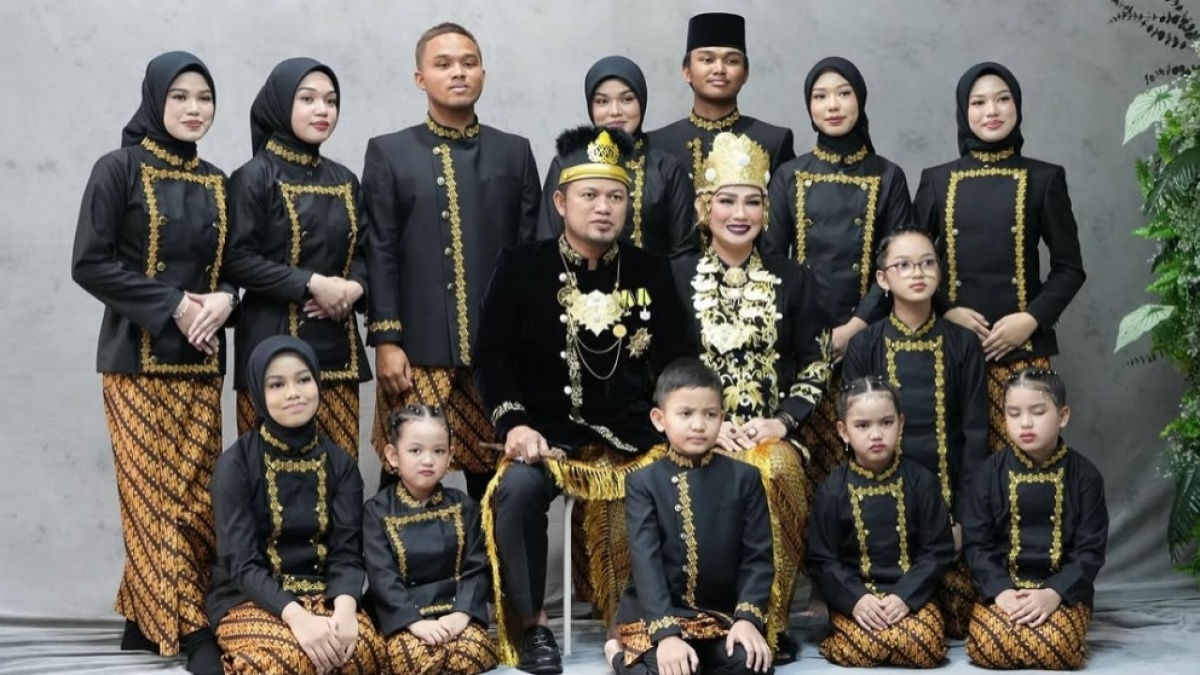 Gen Halilintar Kalah, Gubernur Kaltim dan Istri 'Noni Belanda' Punya 13 Anak