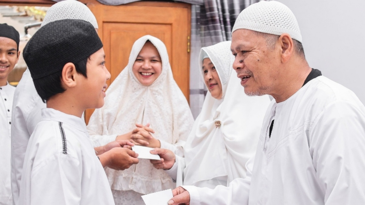 Apa Hukum Meminta THR dalam Islam? Jangan Memaksa, juga Jangan Menolak