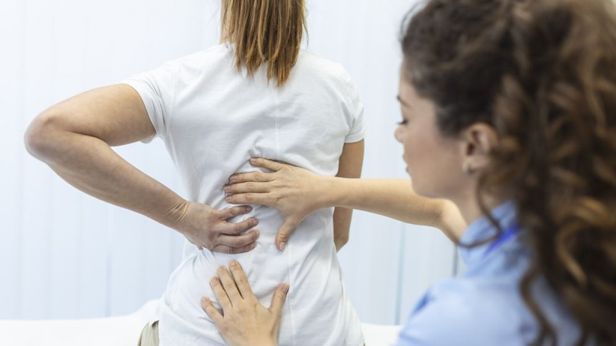 Tips Memilih Klinik Tulang Terpercaya untuk Terapi Skoliosis Non-Operasi