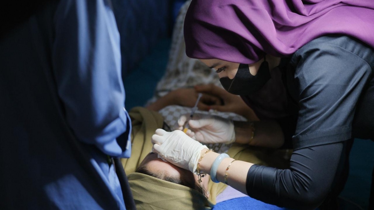 Wow! Dokter Ini Pecahkan Rekor MURI: Suntik Filler Dagu Terbanyak dalam Sehari