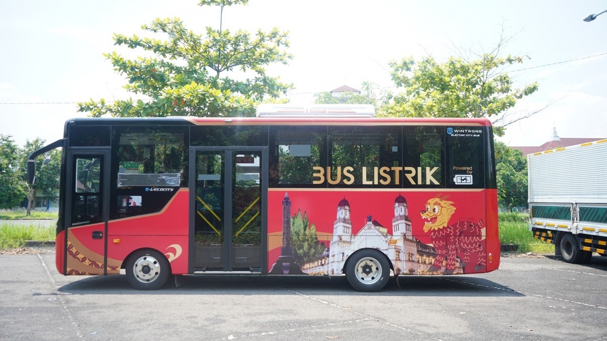 Operasional Bus Listrik Diperluas, Infrastruktur Banjir Ikut Dibenahi