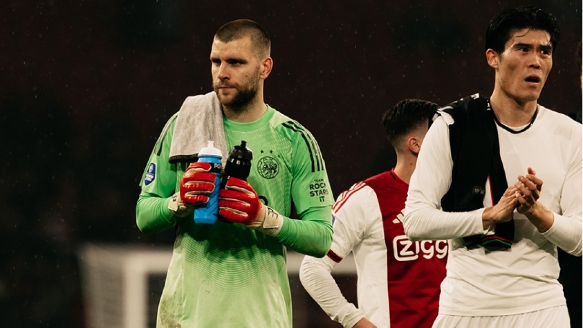 Pundit Belanda Kritik keras Maarten Paes Usai Ajax Telan Pil Pahit Lagi
