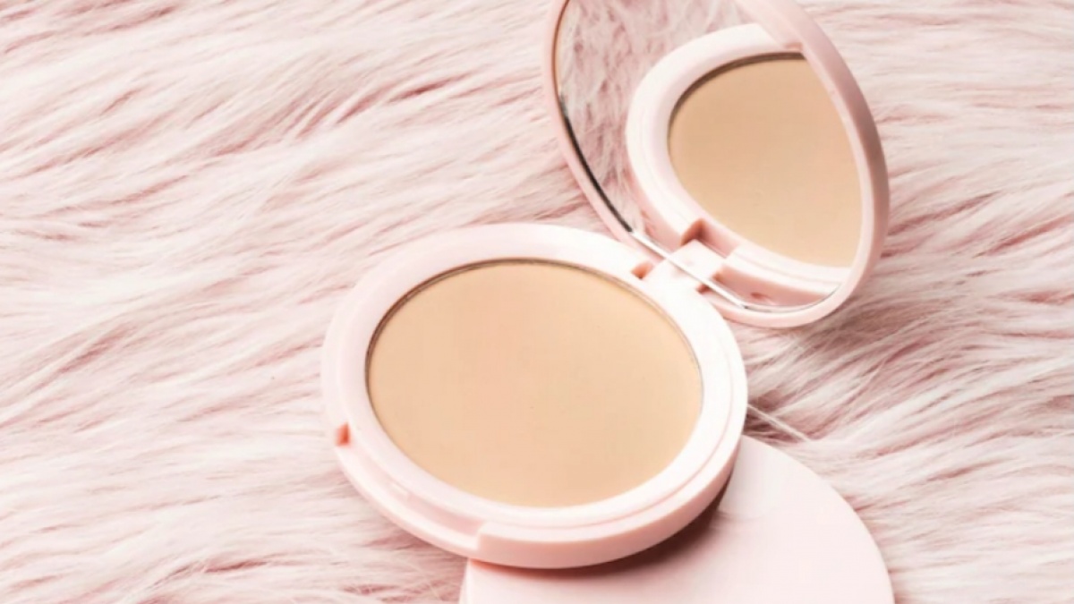 5 Pilihan Shade Bedak OMG Coverlast Two Way Cake, Tahan Minyak 8 Jam dan Hasil Flawless