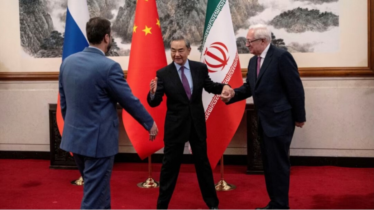 Kenapa China dan Rusia Tidak Bantu Iran Hadapi Serangan AS-Israel?