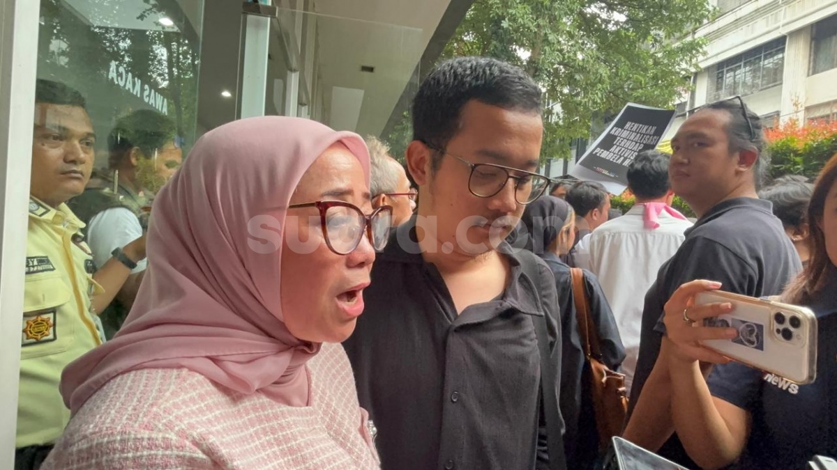 Tangis Syukur Ibunda Saksikan Delpedro Divonis Bebas: Terima Kasih Kepada Semua