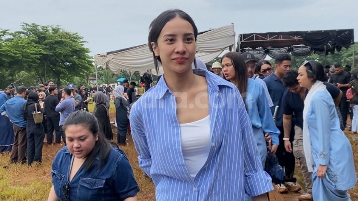 Tangis Anya Geraldine Pecah di Rumah Duka, Kenang Sosok Vidi Aldiano yang Selalu Suportif