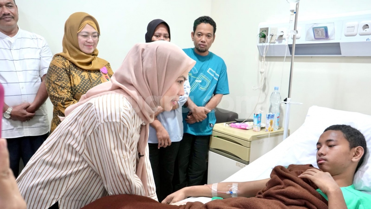 Sambangi Korban Rumah Roboh Ciruas, Bupati Ratu Zakiyah Minta Pendataan Ulang RTLH