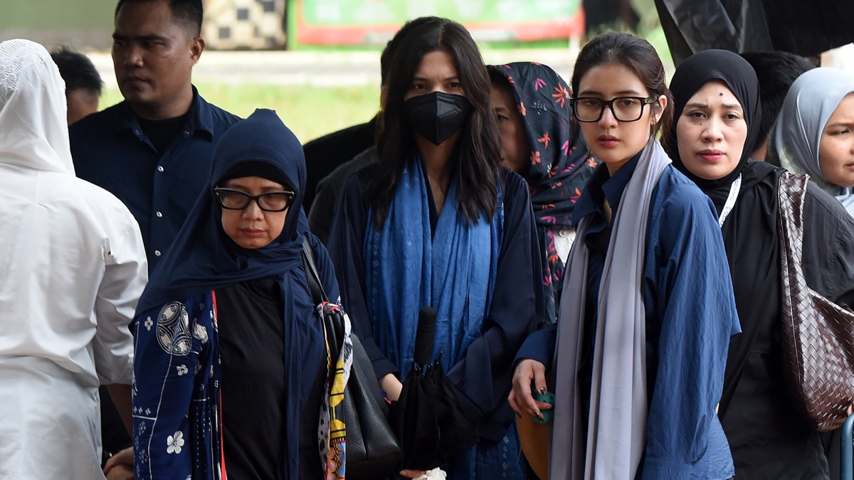 Kenapa Pelayat Vidi Aldiano Pakai Baju Warna Biru? Ini Maknanya Sesuai Feng Shui Almarhum