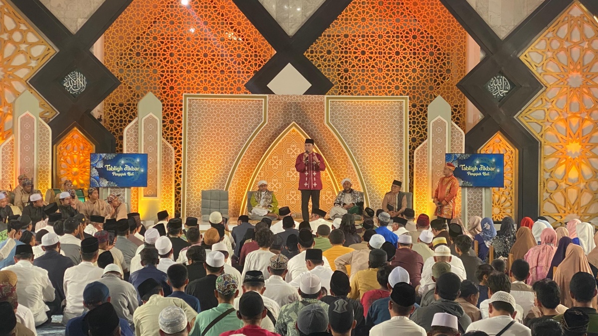 Momen Haru di Tabligh Akbar Penyejuk Hati, Nasihat Aa Hilman Fauzi Sentuh Hati Jemaah
