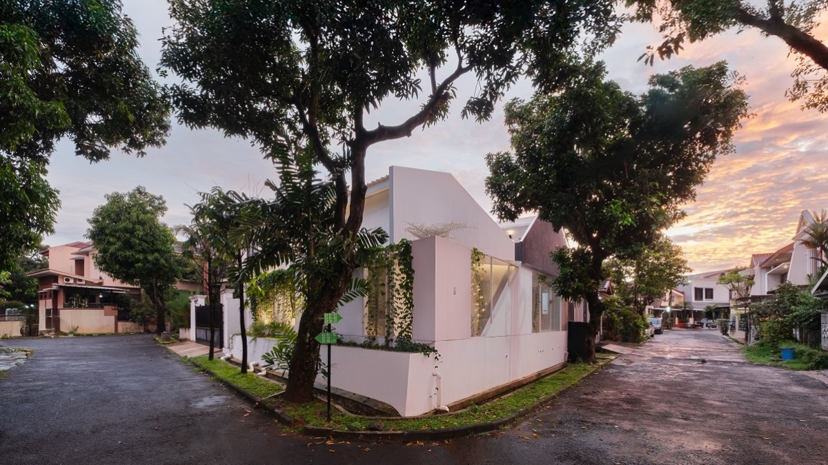 Fold House: Menilik Hunian Hari Tua yang Estetik dan Tetap Produktif bagi Fotografer