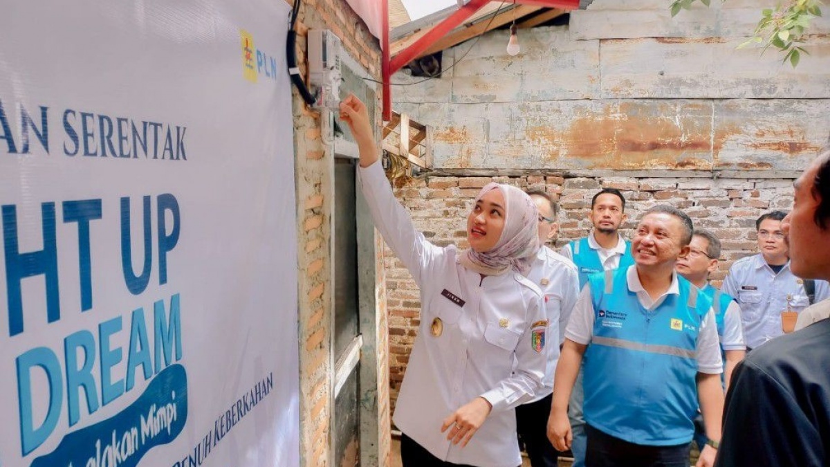 PLN Salurkan Sambung Listrik Gratis untuk 2.533 Keluarga Prasejahtera Lewat Donasi Pegawai
