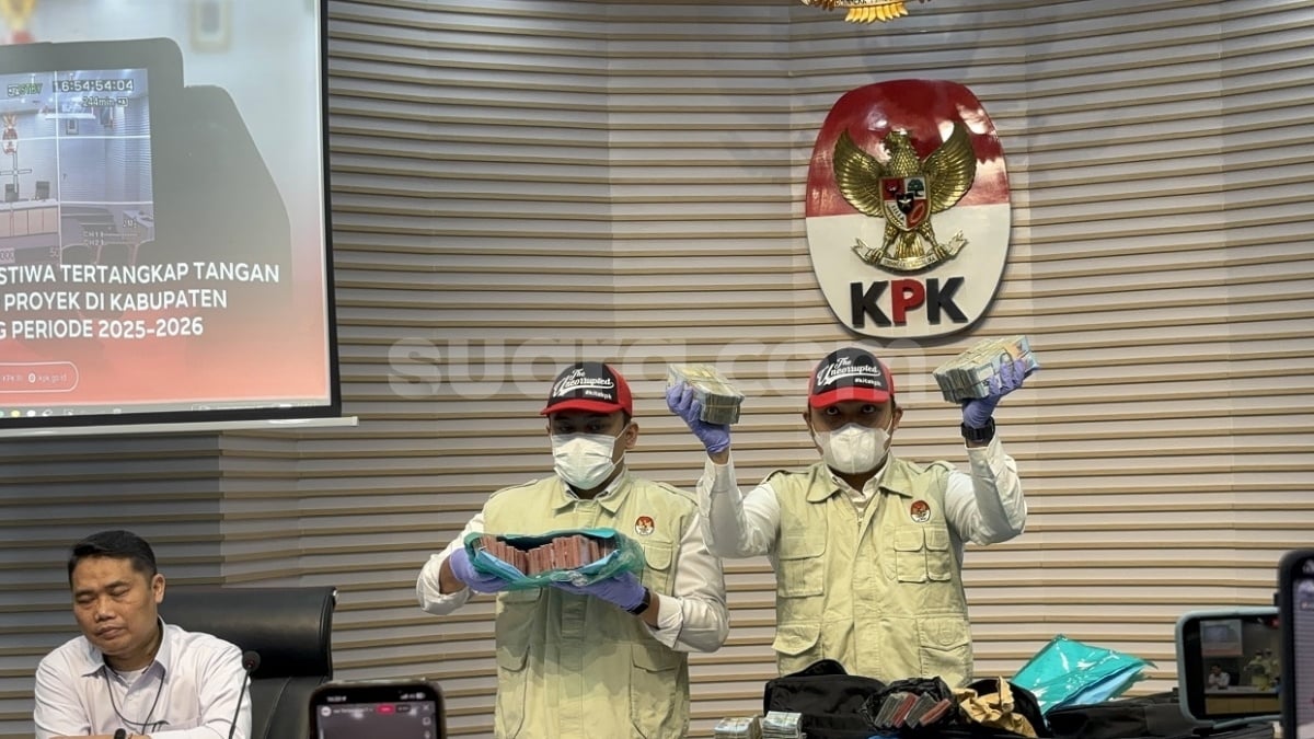 OTT Rejang Lebong, KPK Amankan Bukti Uang Rp756,8 Juta di Mobil Kadis hingga Kolong TV