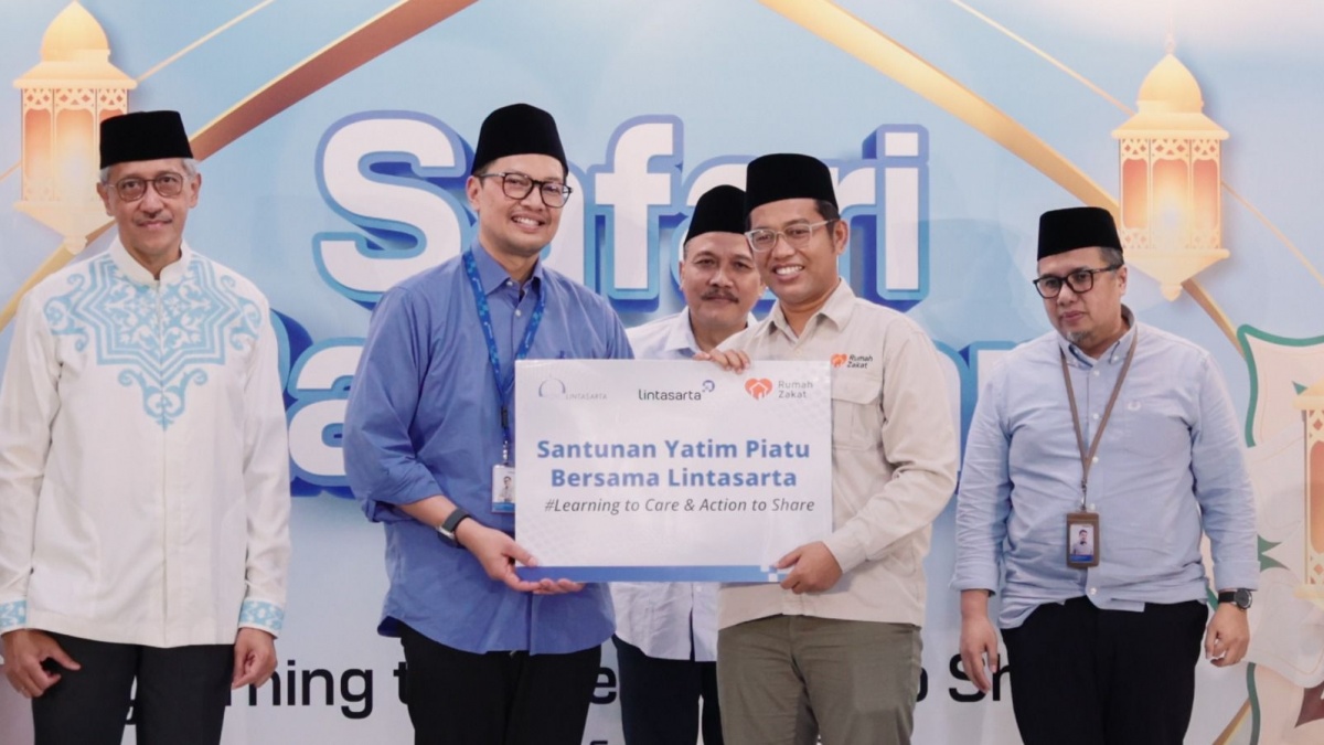 Berbagi Takjil Sambil Mengajak Generasi Muda Melek Lingkungan Lewat Kreasi Sampah
