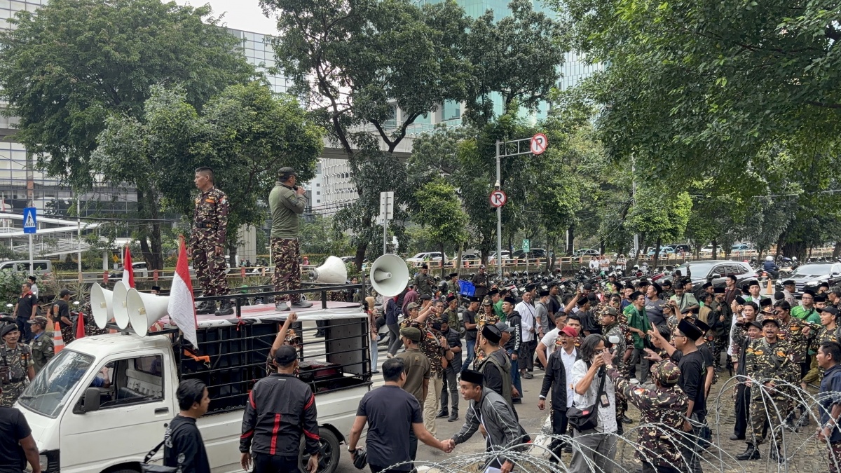 Lantunkan Shalawat, Banser Dukung Gus Yaqut di KPK: Kami Tak Terima Kader Terbaik NU Dikriminalisasi