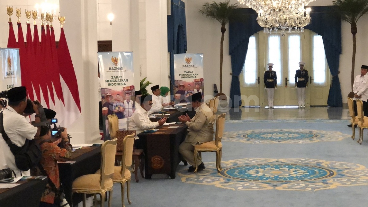 Sebelum Sidang Kabinet, Prabowo dan Menteri-menteri Bayar Zakat di Istana Negara