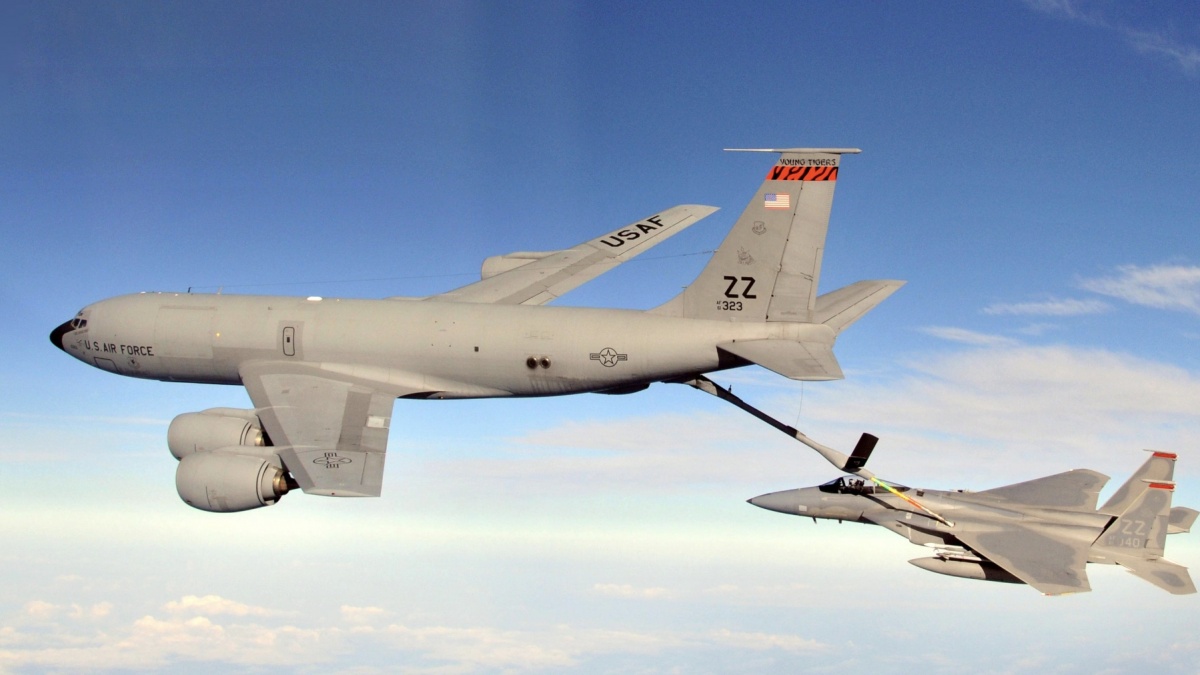 Pesawat Tanker KC-135 Milik AS Jatuh Saat Operasi Militer di Iran