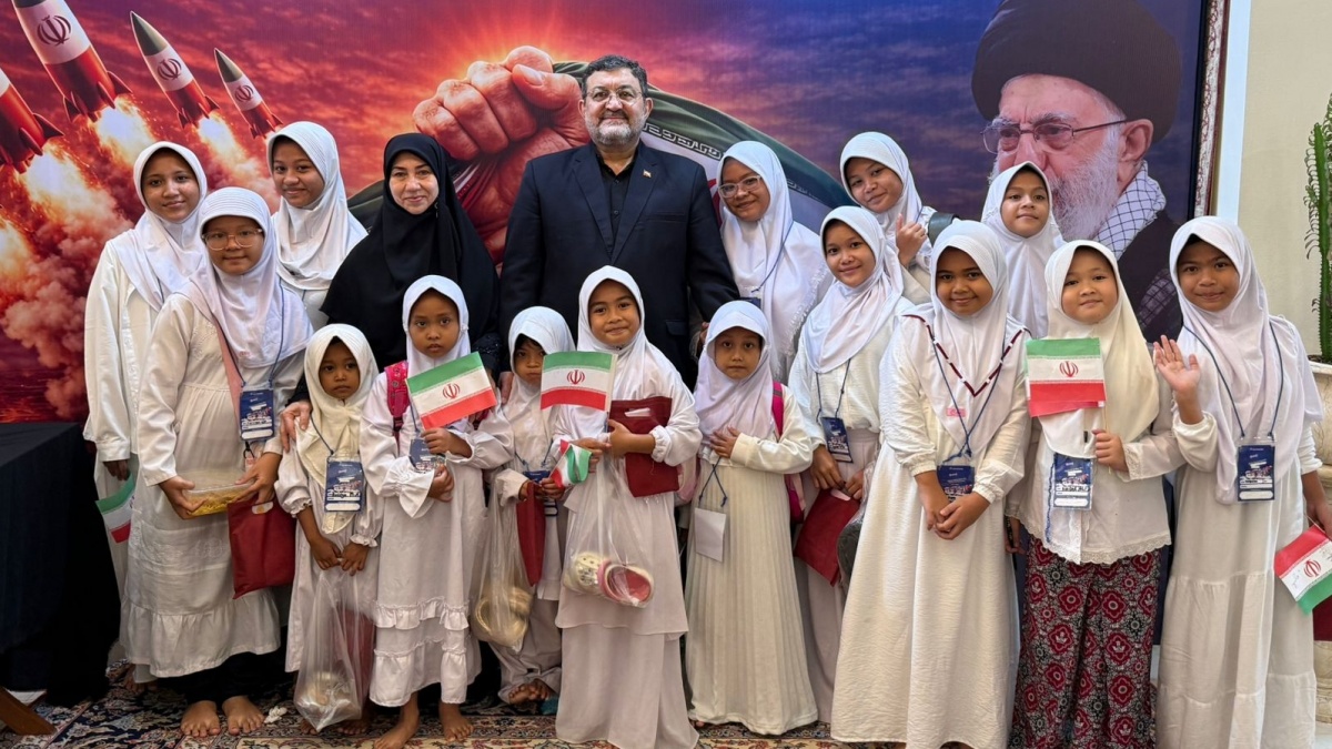 Dubes Iran dan Anak-anak Indonesia Gelar Doa, Kenang 175 Siswi SD Minab yang Dibom Israel-AS
