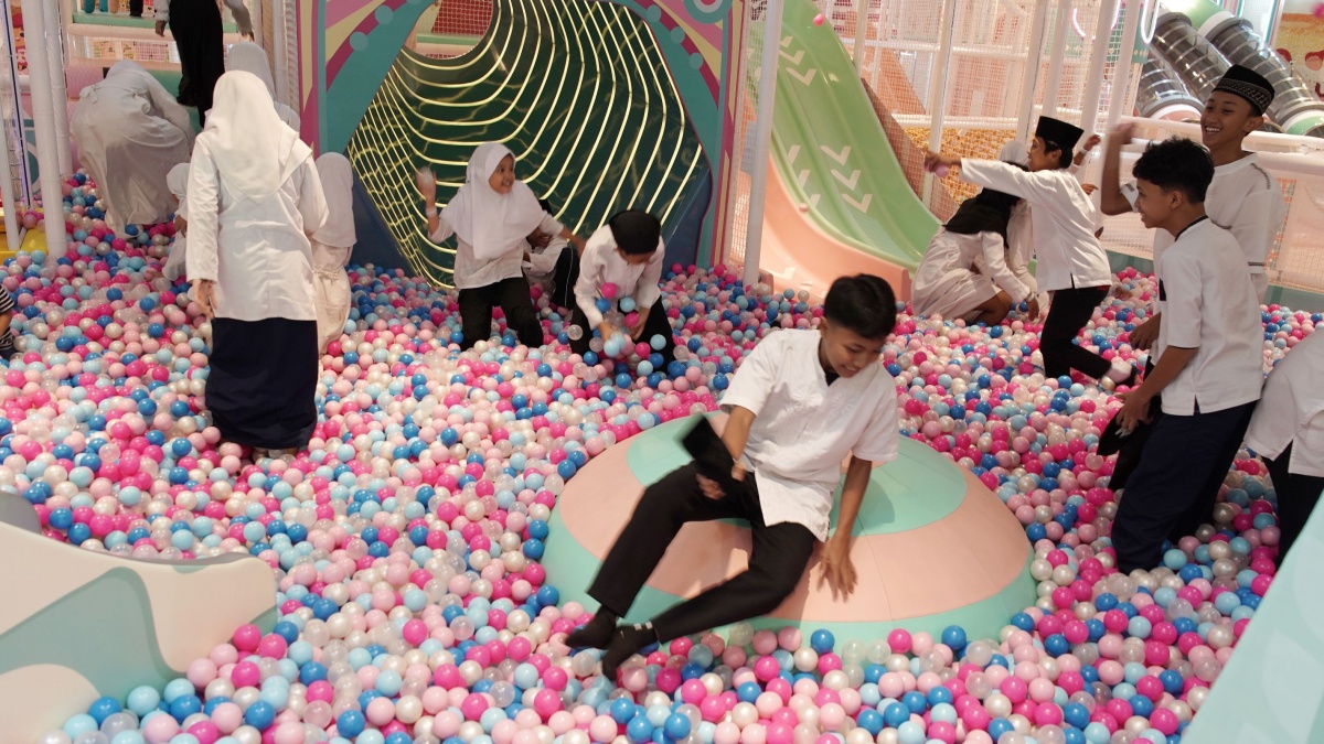 Ngabuburit Anti-Mainstream: Mandi Bola dan Pentingnya Penuhi Kebutuhan Bermain Bagi Anak Yatim