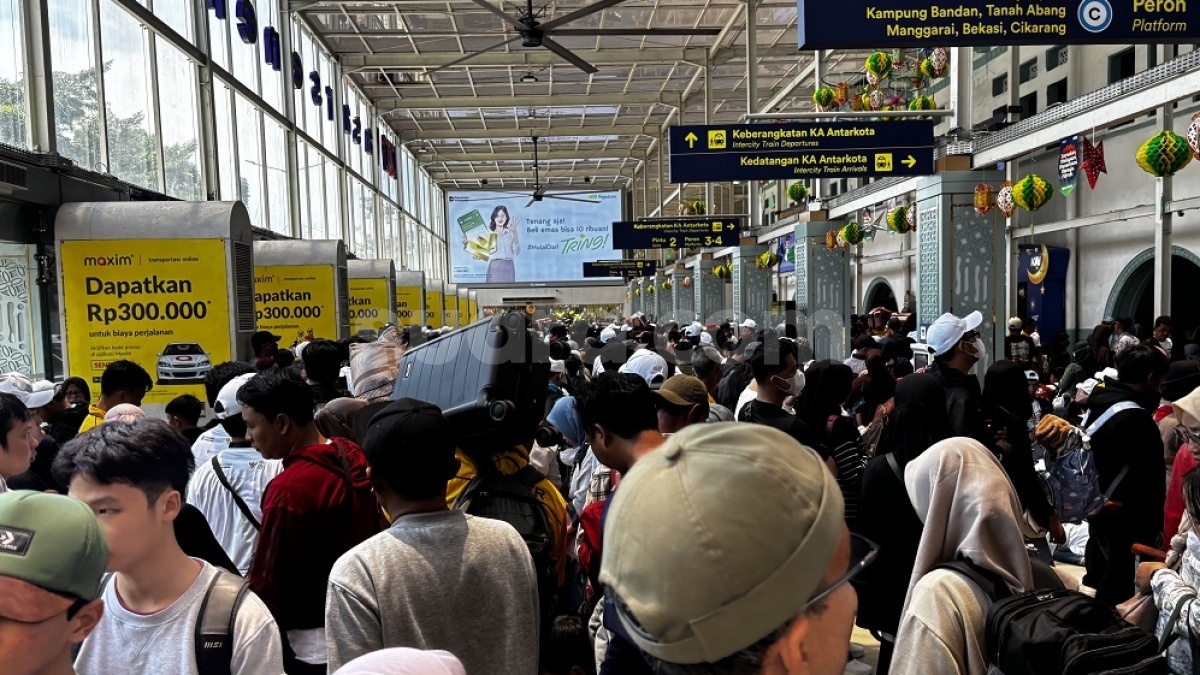 Kisah 'Militan' 10 Rekan Sekantor Kompak 'War' Tiket Demi Mudik Berjamaah ke Semarang