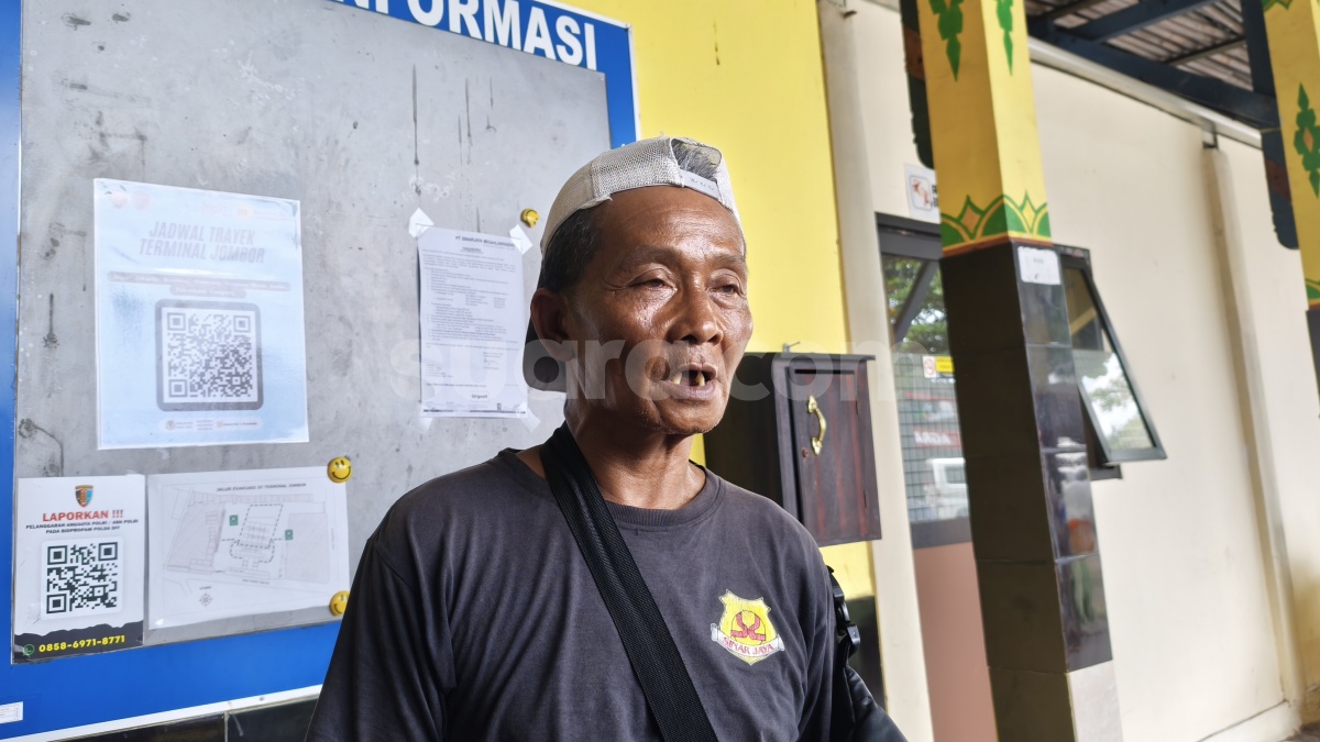 Lebaran di Balik Kemudi, Kisah Rasimin Menunda Kepulangan Demi Mengantar Rindu Orang Lain