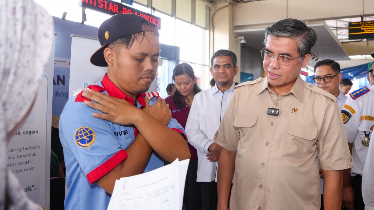 Menaker Yassierli Tinjau Posko K3 Mudik 2026, Pastikan Pengemudi Tetap Fit