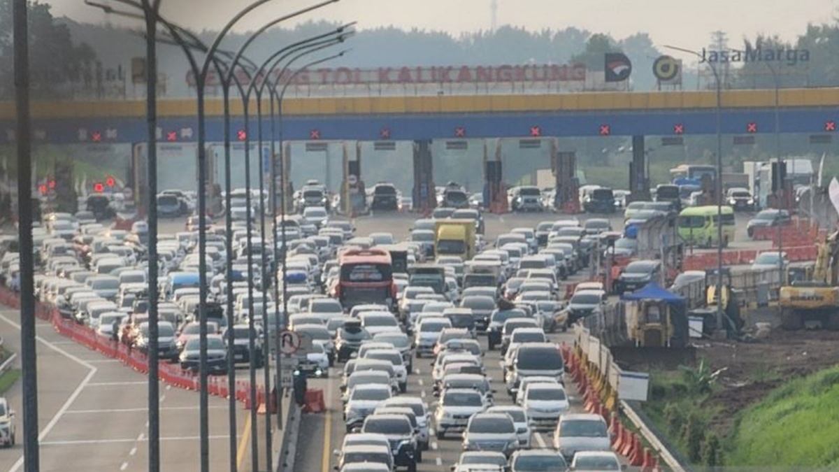 Jumlah Kendaraan di Ruas Tol JakartaCikampek Meningkat