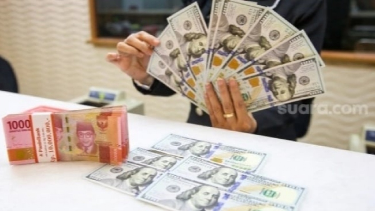 Dolar AS Ngamuk, Rupiah Ambruk ke Level Rp17.900