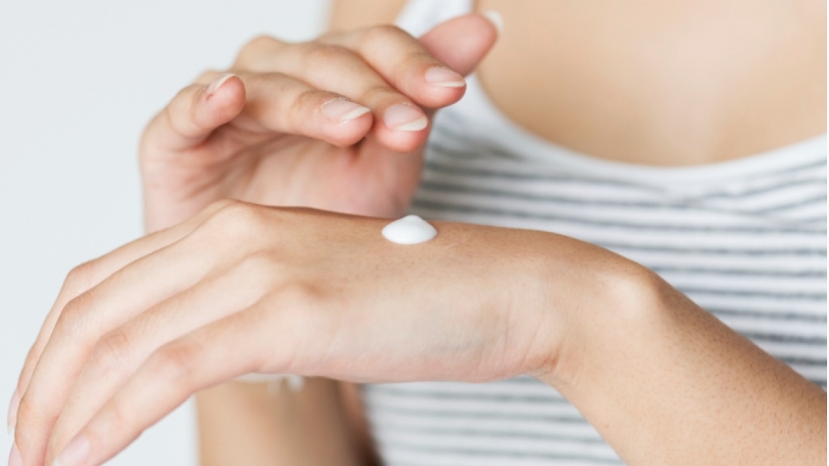 Bisakah Sunscreen Dipakai di Tangan? Ini 7 Lotion SPF Tinggi untuk Badan, Khasiat Lebih Nampol
