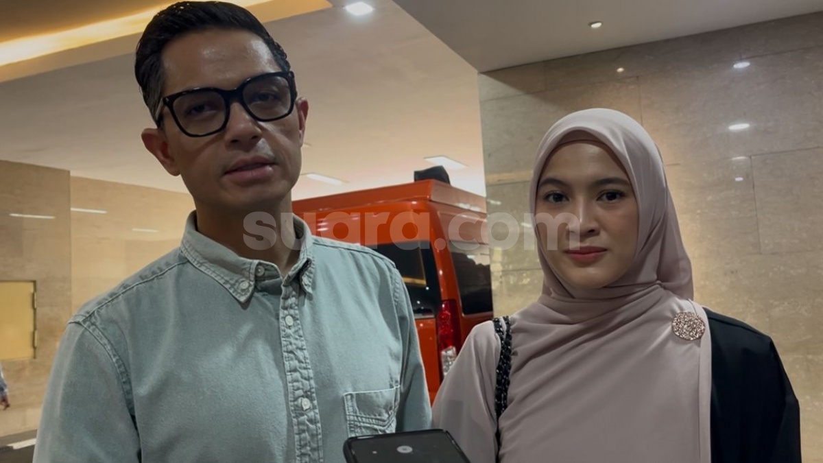 Diperiksa 5 Jam, Dude Harlino dan Istri Pastikan Tak Terlibat Skema Penggelapan Dana Syariah