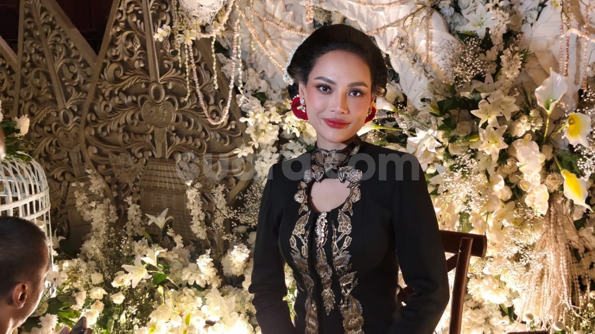 Mantan Ikut Hadiri Acara Tedak Siten, Erika Carlina Jawab Kemungkinan Balikan dengan DJ Bravy