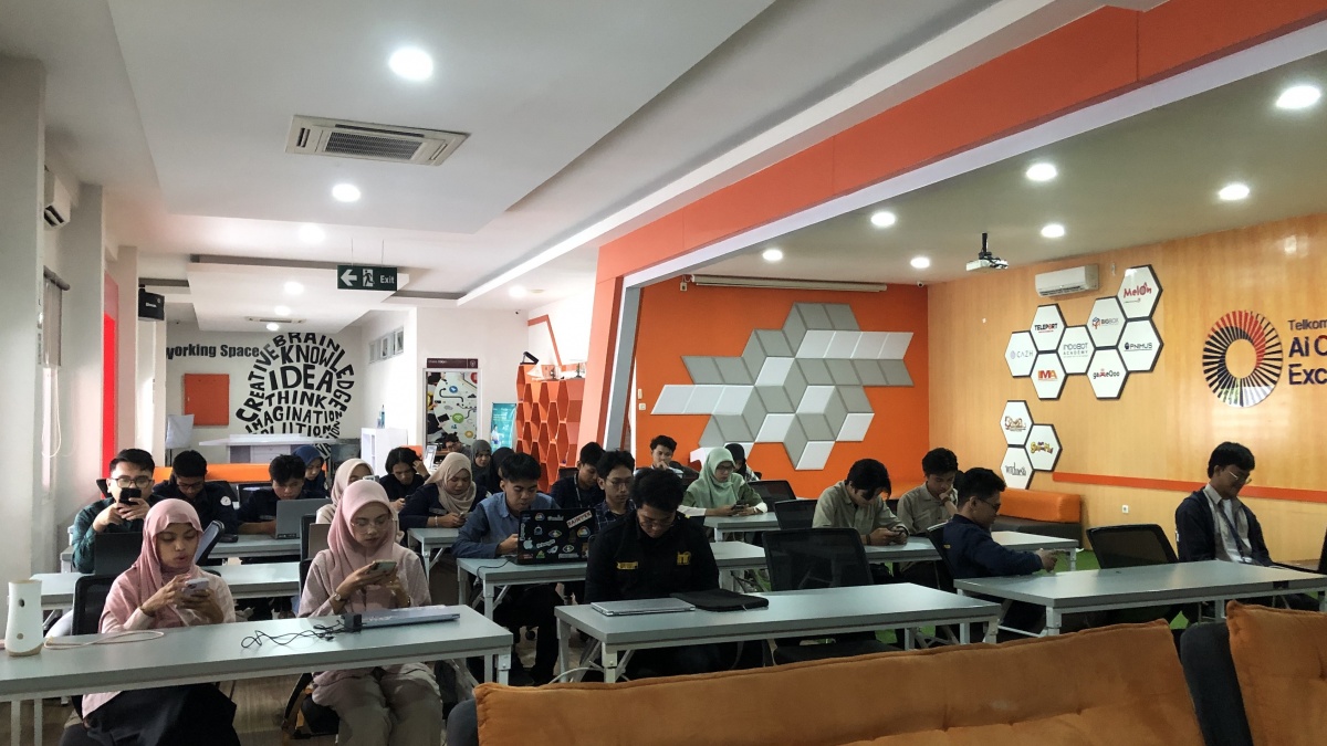 Telkom Tingkatkan Kapabilitas Developer Lewat AI Connect Offline Series di  Makassar