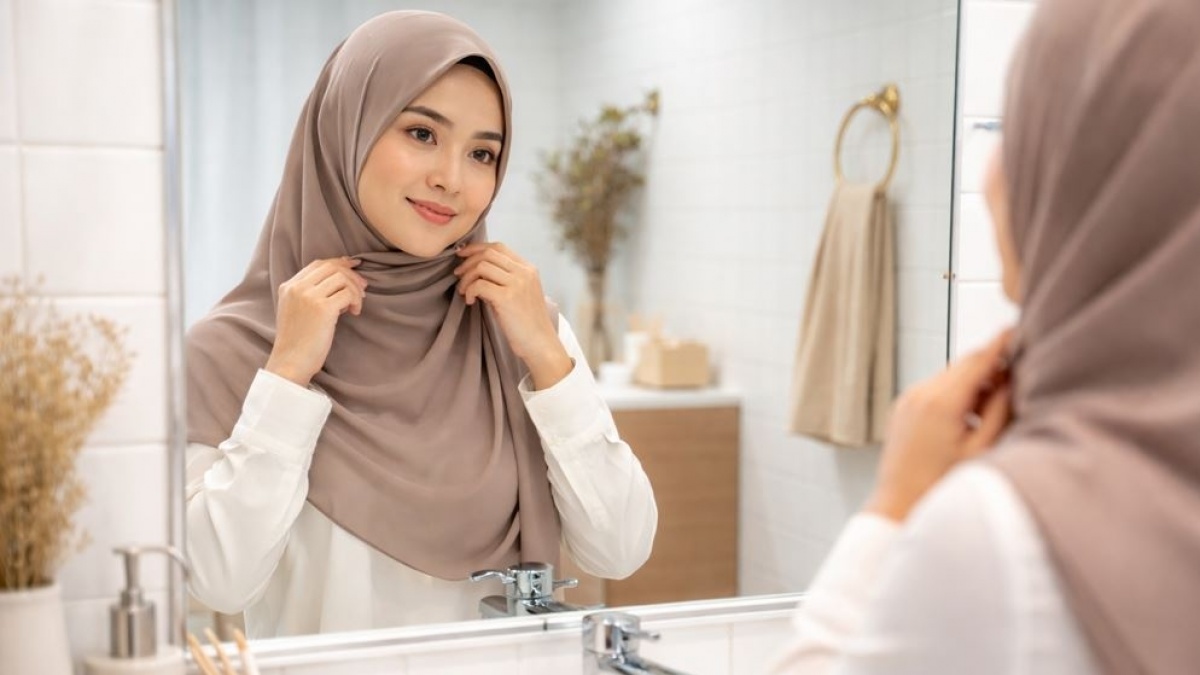 Cuaca Panas Bikin Lepek? Ini 8 Tips Merawat Rambut Hijabers agar Tetap Segar dan Wangi