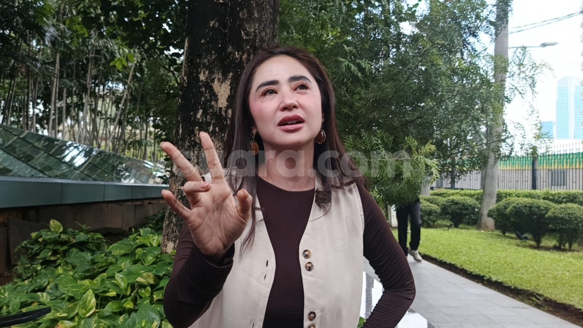 Momen Ibu Dewi Perssik Bagi-Bagi THR Rp15 Ribu Viral hingga Dicibir, Sosok Penyebar Video Terungkap