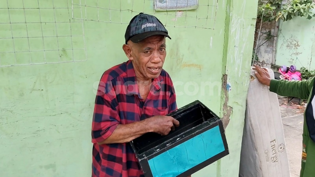 Bertahan Hidup dengan Jualan di Jalan, Intip Kondisi Kontrakan Sederhana Pak Tarno