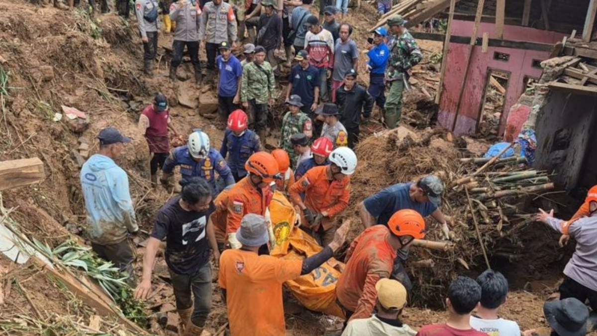 Hari Kedua Pencarian, Korban Longsor Sumedang Ditemukan Meninggal Dunia